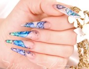 Дизайн ногтей синего цвета