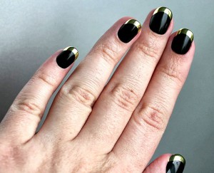 Черные ногти френч золотой фольгой