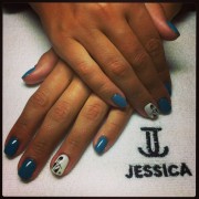 Джессика на ногтях